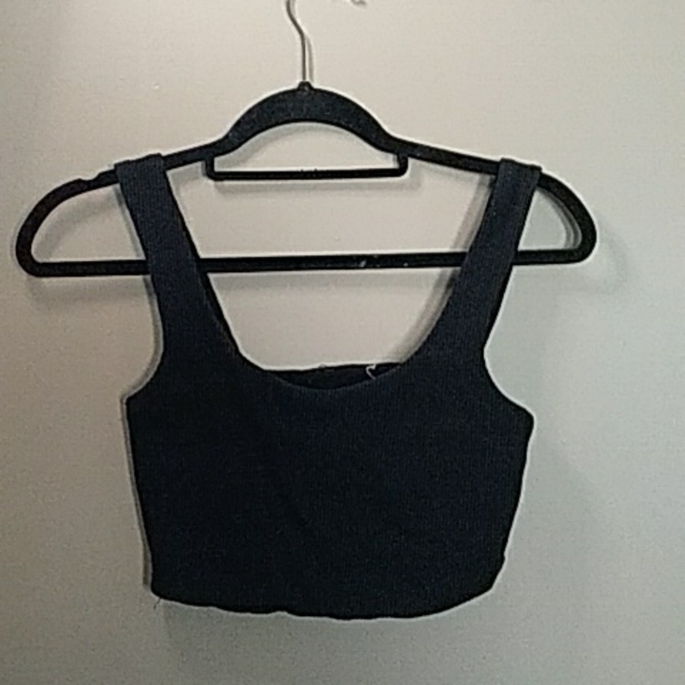 Crop top size small